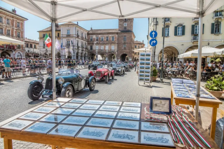 Successo di pubblico per il Tour delle auto storiche: 40 diplomi e festa del motorismo in provincia