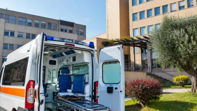 Teramo, la Asl dona un’ambulanza al Senegal: cerimonia al Mazzini con l’ambasciatore