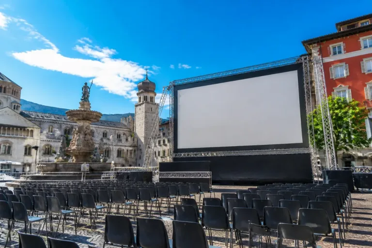 Trento, Cinema Capovolto in piazza Battisti: 16 serate e biglietti a 3,50 euro