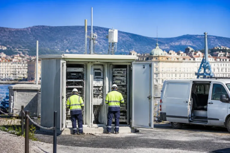 Trieste, completata la digitalizzazione di 28 cabine: rete più efficiente e controllo remoto