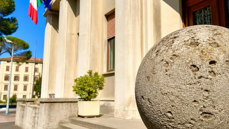 Viterbo, al Liceo Buratti riappare «Casa del Balilla»: studenti chiedono lo stop